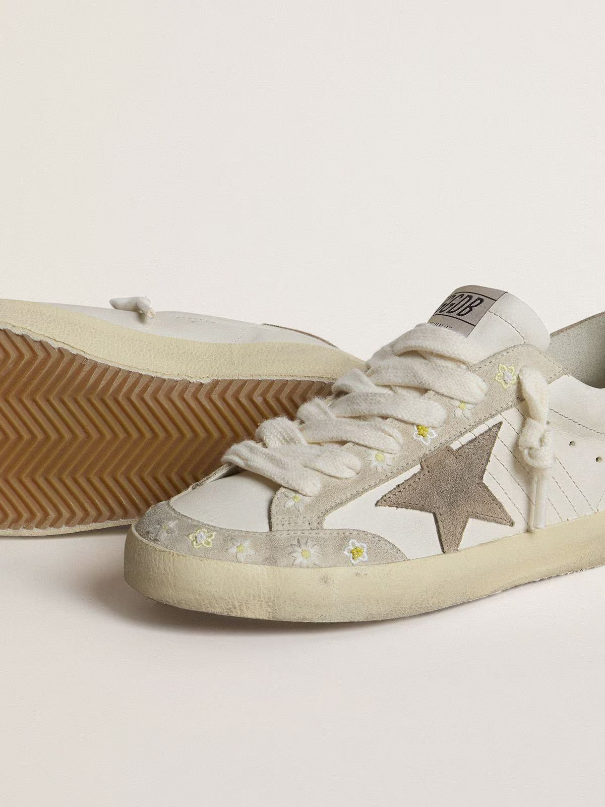 GGDB - Super-Star LTD pour femme avec étoile et contrefort en cuir velours beige et broderies florales